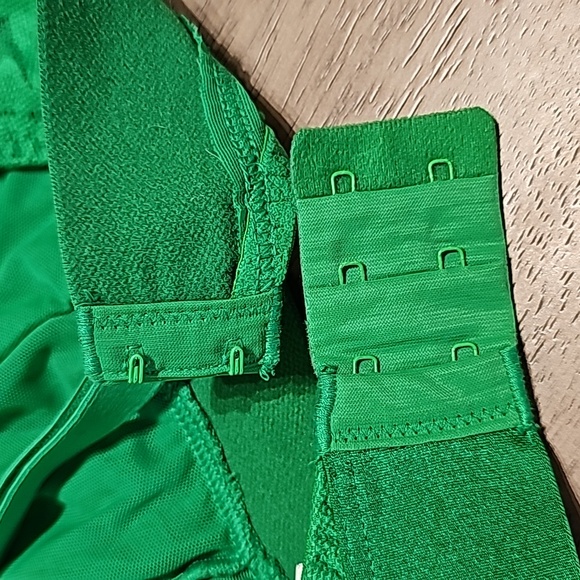 PINK NWOT Victoria's Secret Green Triangle Bralette Size Med 36DD - Picture 4 of 6